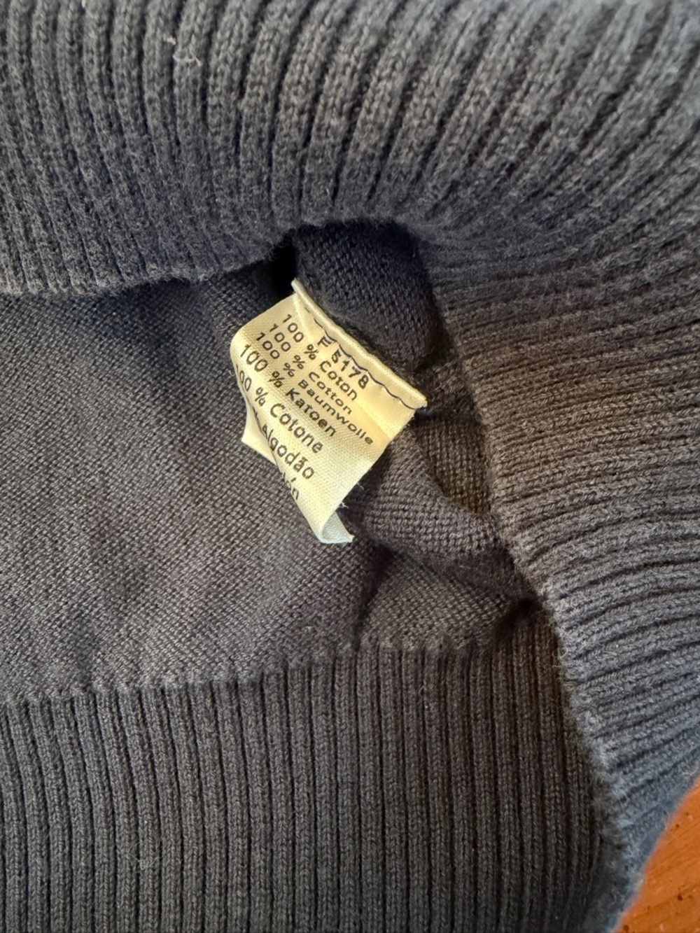 Lacoste Men's V-Neck Sweater in Navy with Green Logo - Picture 5 of 11